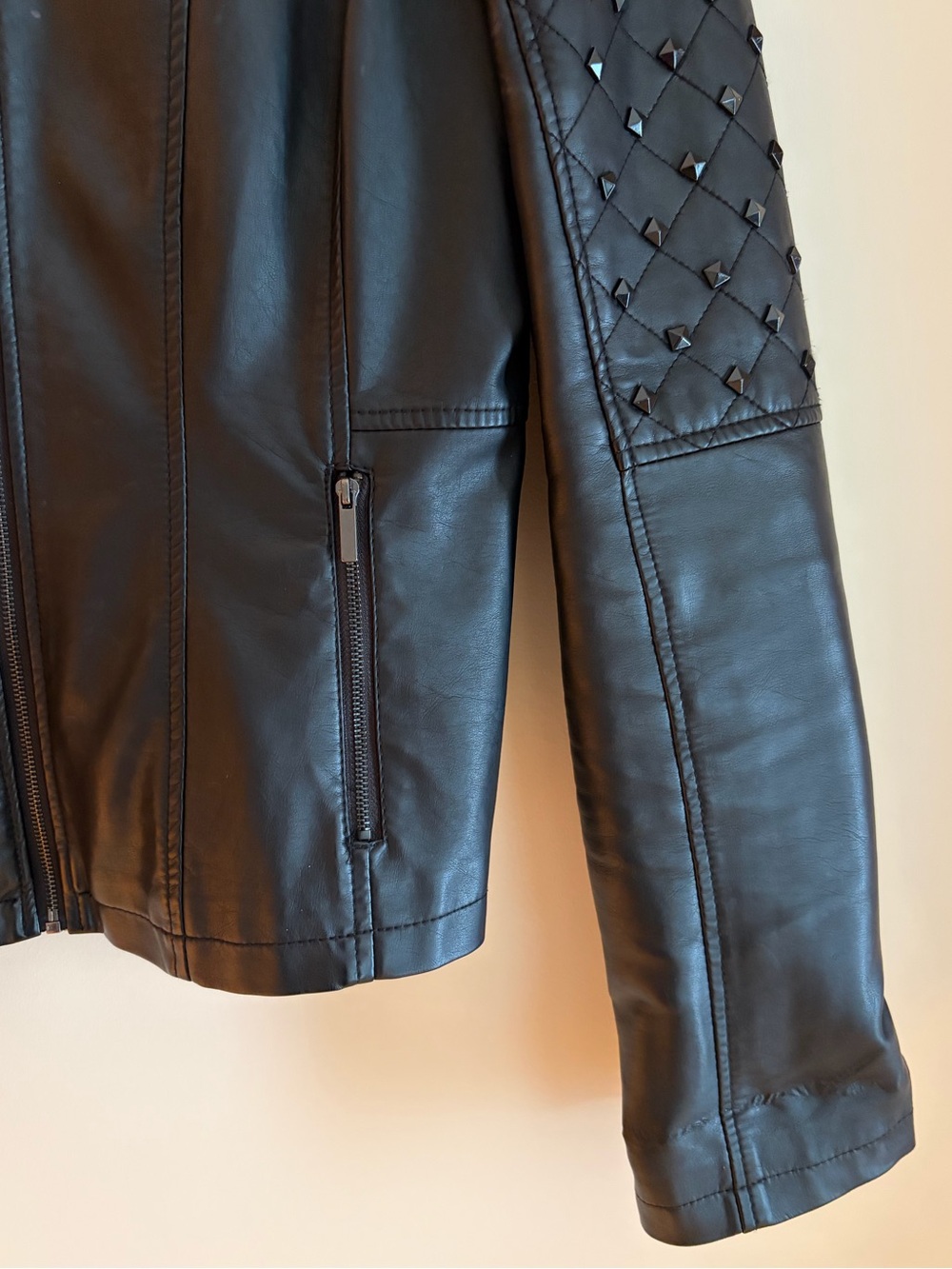 2B Bebe size L black faux leather jacket with studs - Picture 9 of 16